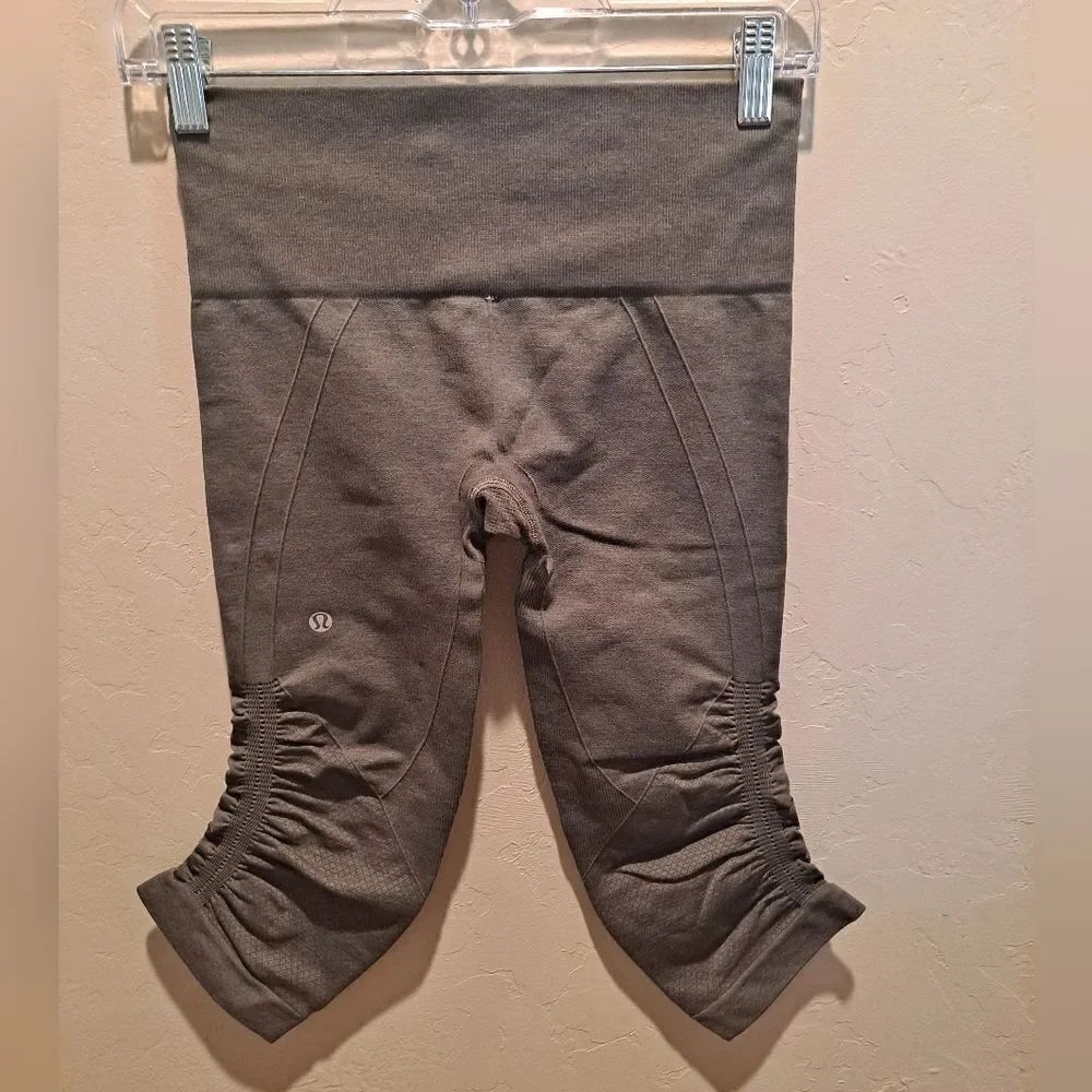 Lululemon In The Flow Cropped Leggings Size 4